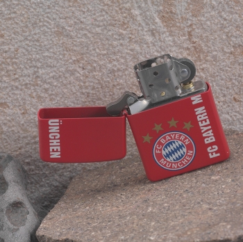 ZIPPO Feuerzeug FC Bayern München in matt rot