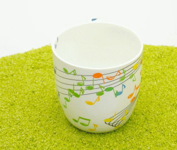 Henkelbecher Porzellan Flying Notes (Noten, Musik) 425ml