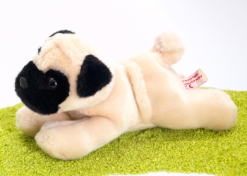 Plüschtier Mops liegend 21cm