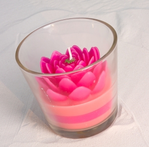 Kerze Blume im Glas in pink/koralle
