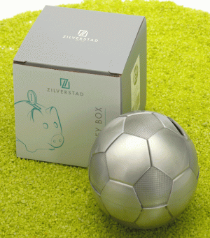 Spardose Fussball matt versilbert 8,5 x 8,5 x 7,8 cm