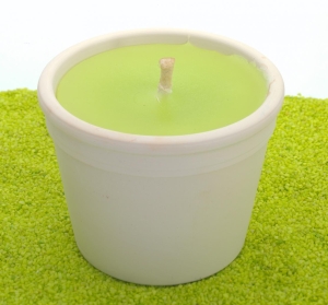 Terracottatopf mit Paraffinfüllung limette