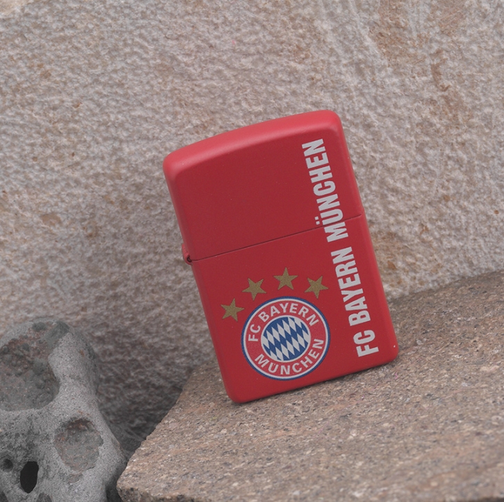ZIPPO Feuerzeug FC Bayern München in matt rot