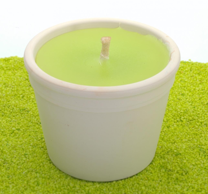 Terracottatopf mit Paraffinfüllung limette